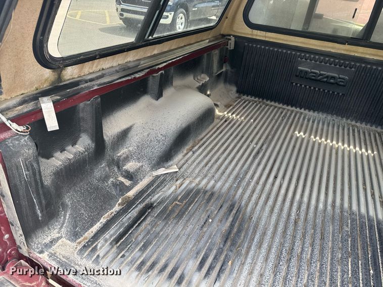 image for item DU7829 1998 Mazda B-series B4000 Ext. Cab pickup truck