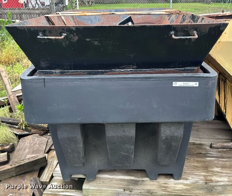 image for item DU9811 Buyers Salt Dogg spreader