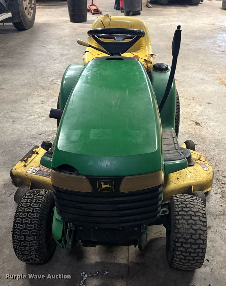 image for item DU9834 1999 John Deere LT166 lawn mower