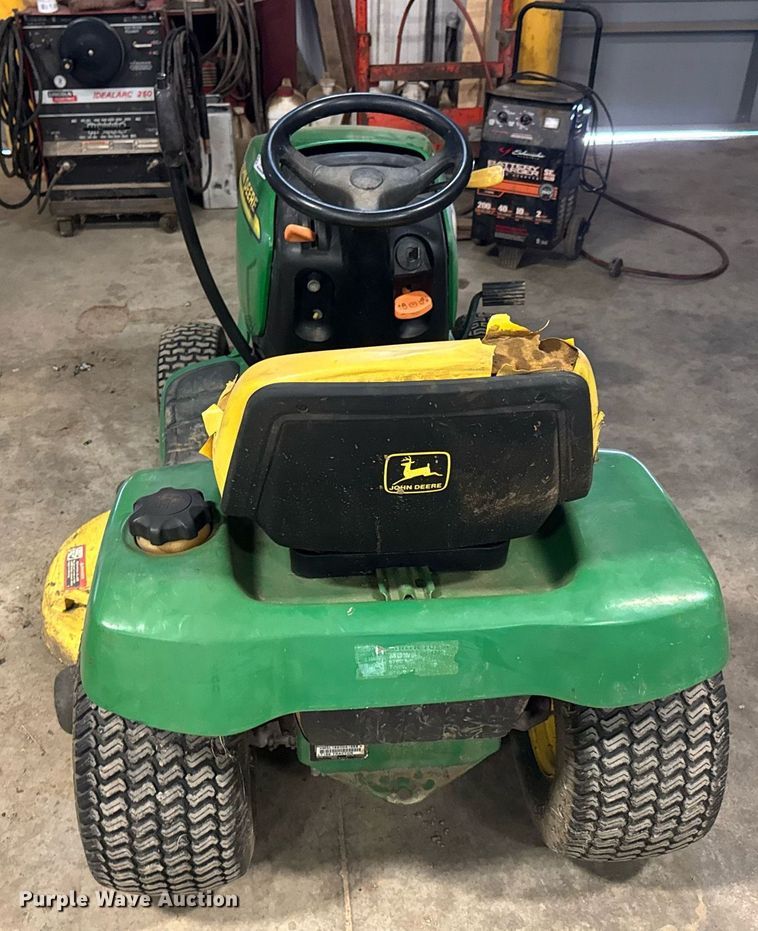 image for item DU9834 1999 John Deere LT166 lawn mower