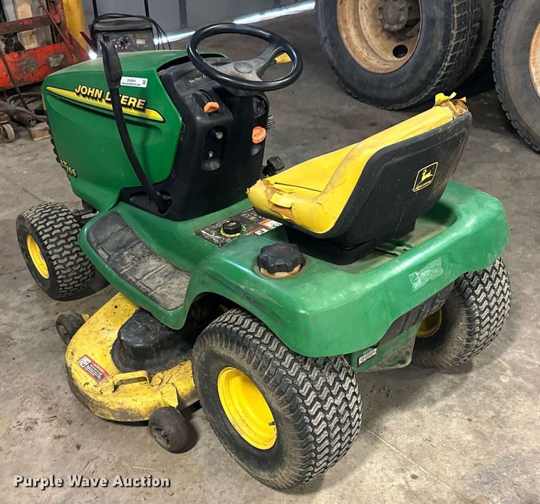 image for item DU9834 1999 John Deere LT166 lawn mower