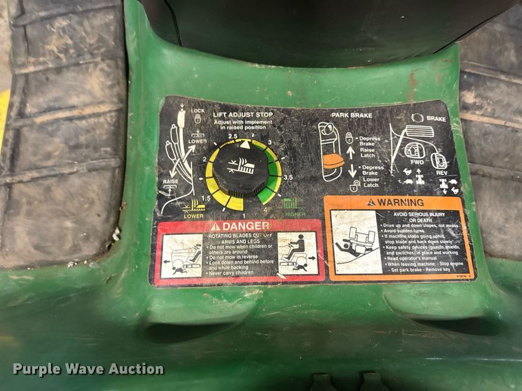 image for item DU9834 1999 John Deere LT166 lawn mower