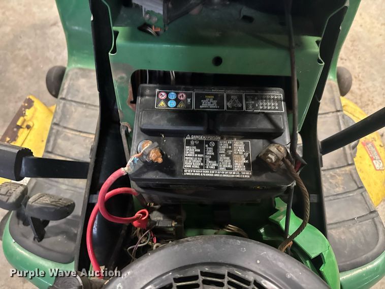 image for item DU9834 1999 John Deere LT166 lawn mower