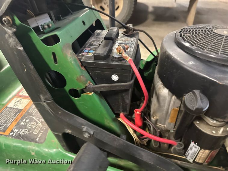 image for item DU9834 1999 John Deere LT166 lawn mower