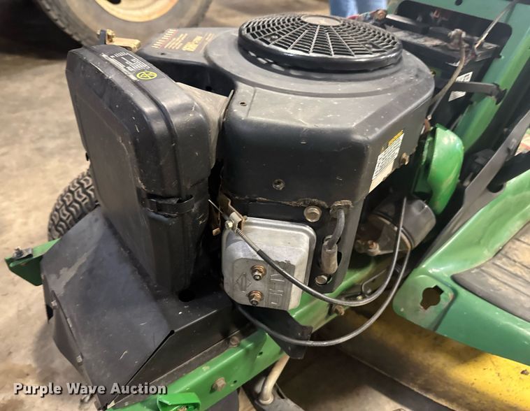 image for item DU9834 1999 John Deere LT166 lawn mower