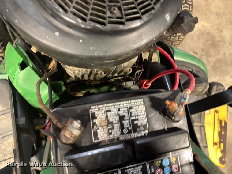 image for item DU9834 1999 John Deere LT166 lawn mower