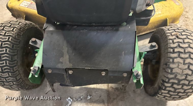 image for item DU9834 1999 John Deere LT166 lawn mower