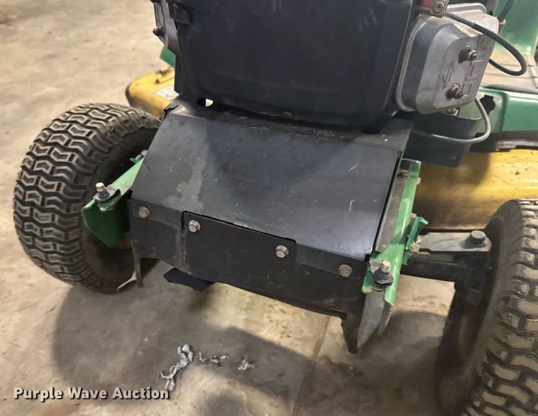 image for item DU9834 1999 John Deere LT166 lawn mower