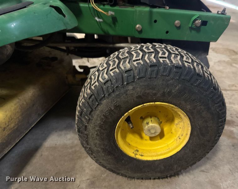 image for item DU9834 1999 John Deere LT166 lawn mower