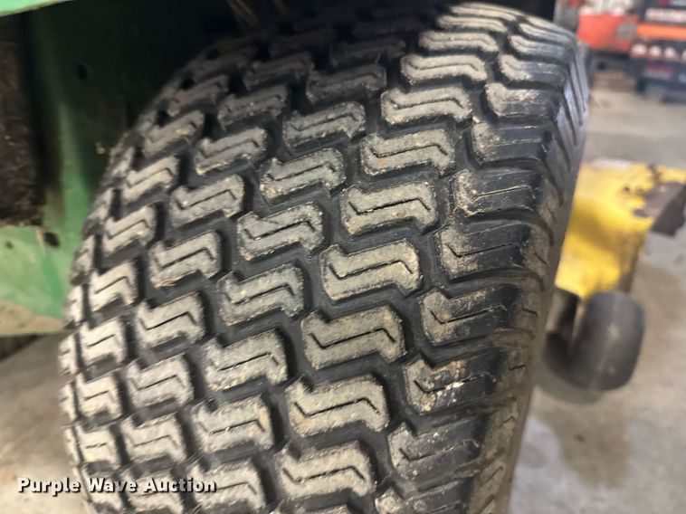 image for item DU9834 1999 John Deere LT166 lawn mower