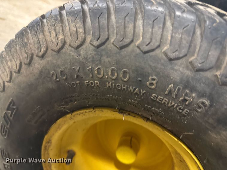 image for item DU9834 1999 John Deere LT166 lawn mower