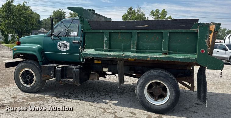 image for item DV4146 1990 Chevrolet C7 dump truck