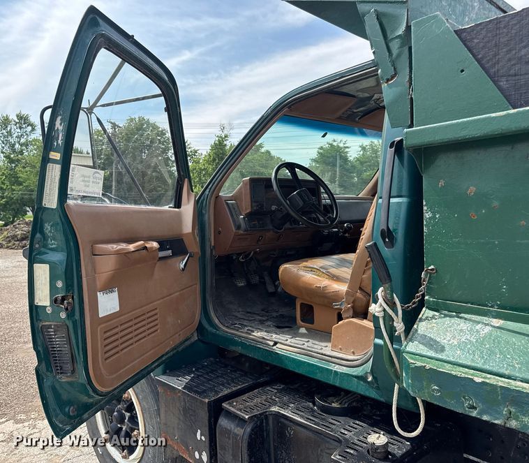 image for item DV4146 1990 Chevrolet C7 dump truck