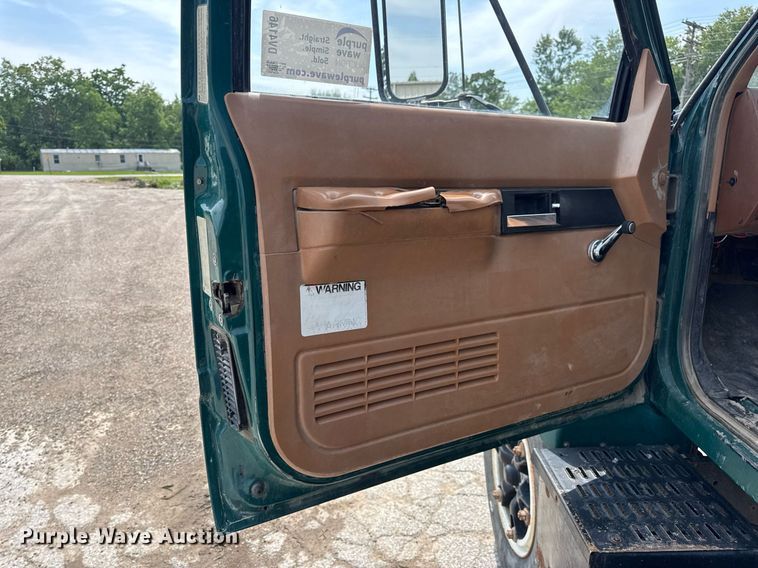image for item DV4146 1990 Chevrolet C7 dump truck