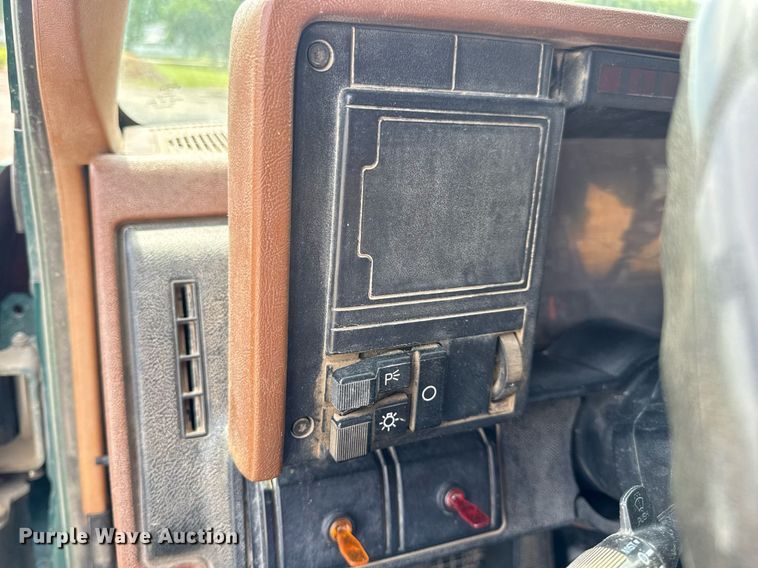 image for item DV4146 1990 Chevrolet C7 dump truck