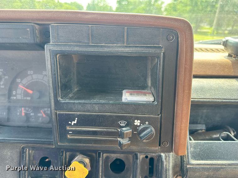 image for item DV4146 1990 Chevrolet C7 dump truck