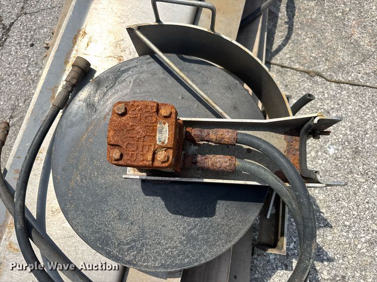 image for item DV4151 Tailgate spreader