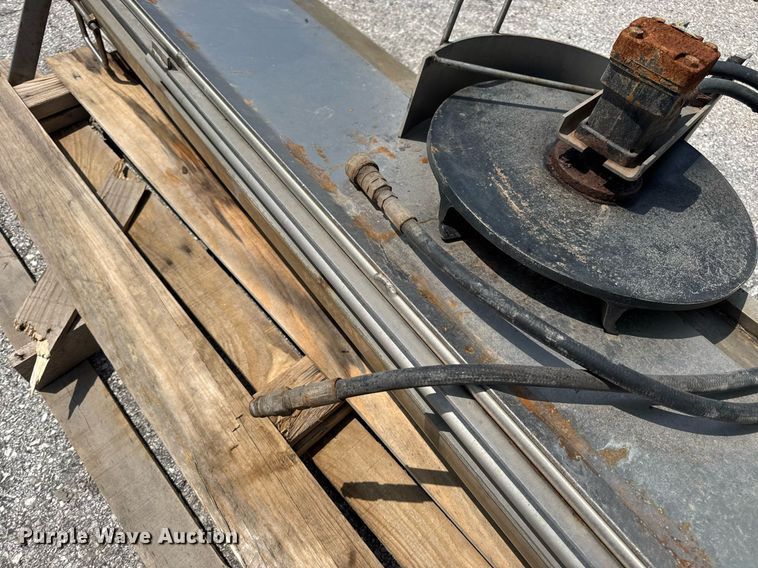 image for item DV4151 Tailgate spreader