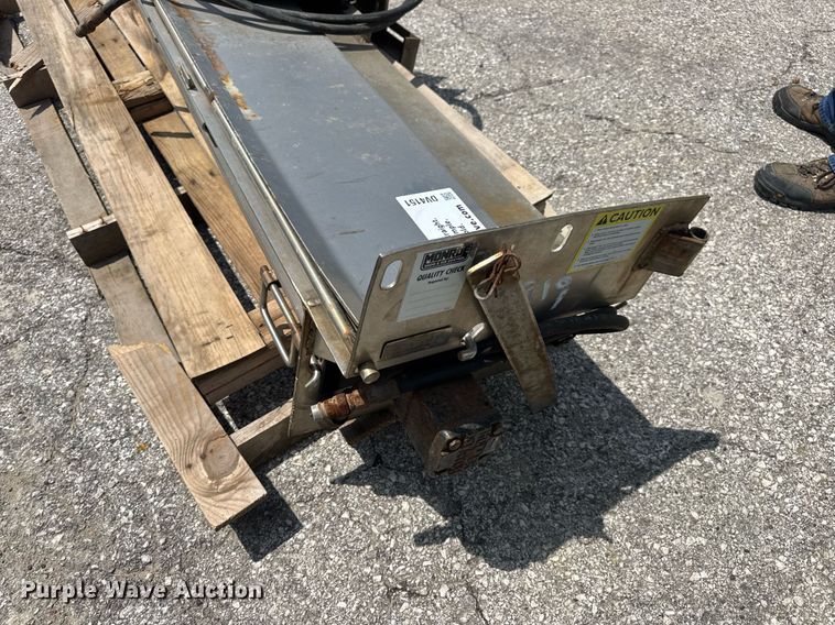 image for item DV4151 Tailgate spreader