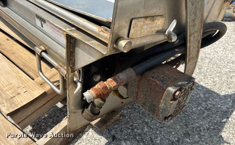 image for item DV4151 Tailgate spreader