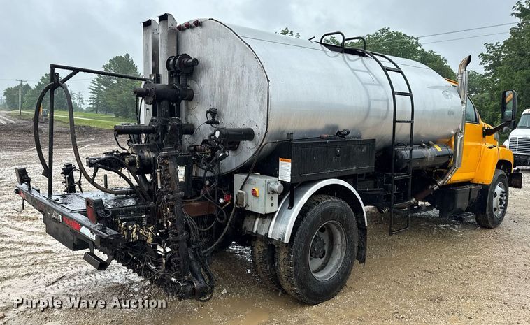 image for item DV4185 2005 Chevrolet C7500 oil distributor truck