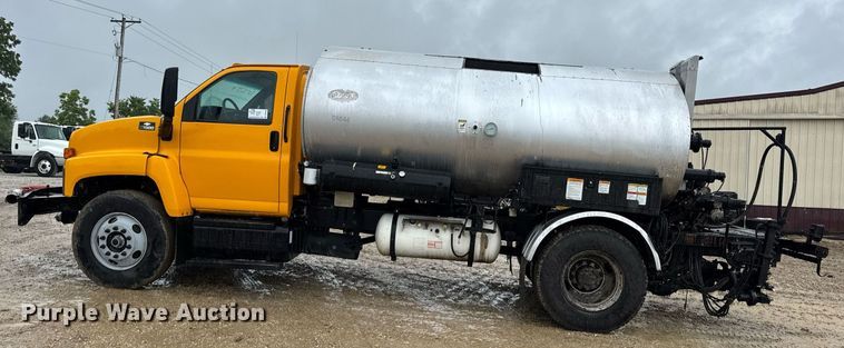 image for item DV4185 2005 Chevrolet C7500 oil distributor truck