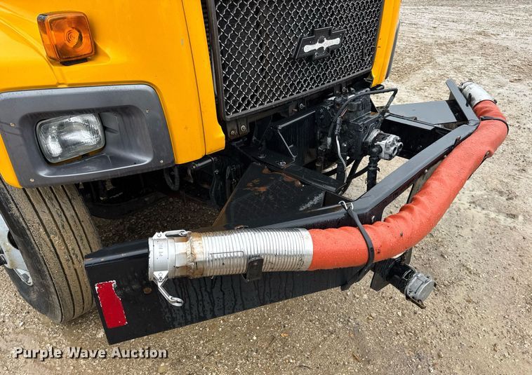 image for item DV4185 2005 Chevrolet C7500 oil distributor truck