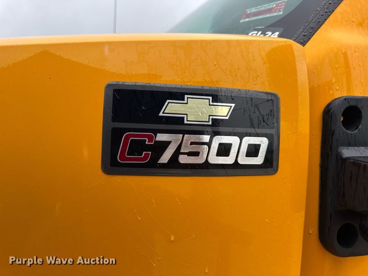 image for item DV4185 2005 Chevrolet C7500 oil distributor truck