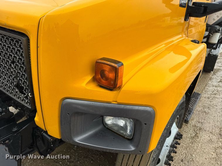 image for item DV4185 2005 Chevrolet C7500 oil distributor truck