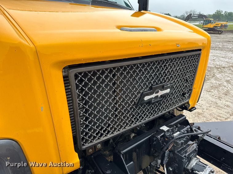 image for item DV4185 2005 Chevrolet C7500 oil distributor truck