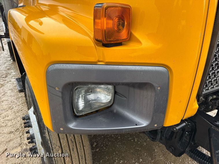 image for item DV4185 2005 Chevrolet C7500 oil distributor truck