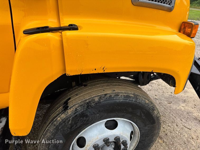 image for item DV4185 2005 Chevrolet C7500 oil distributor truck