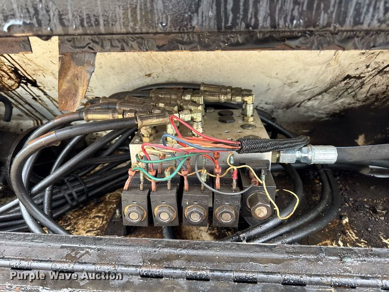 image for item DV4185 2005 Chevrolet C7500 oil distributor truck