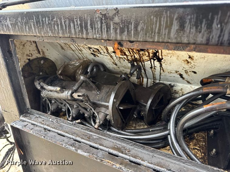 image for item DV4185 2005 Chevrolet C7500 oil distributor truck