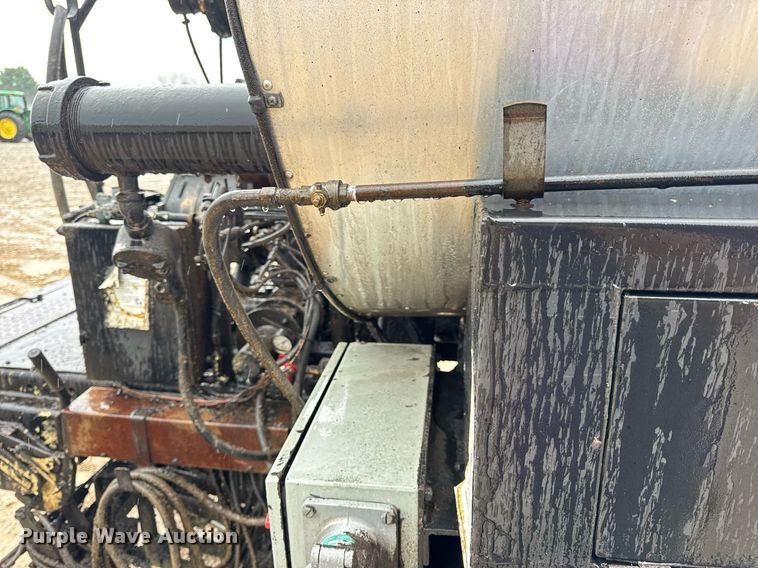 image for item DV4185 2005 Chevrolet C7500 oil distributor truck