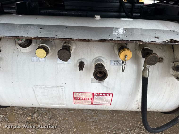 image for item DV4185 2005 Chevrolet C7500 oil distributor truck