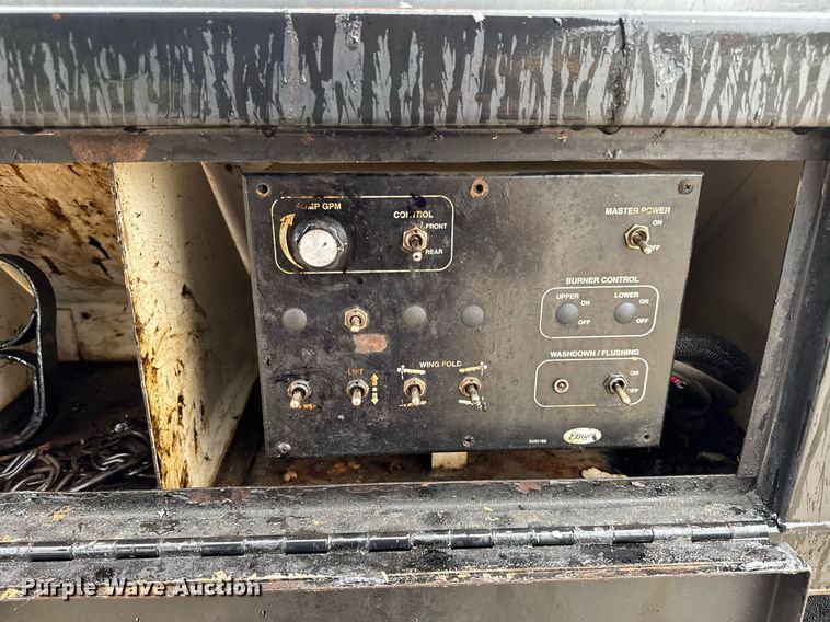 image for item DV4185 2005 Chevrolet C7500 oil distributor truck