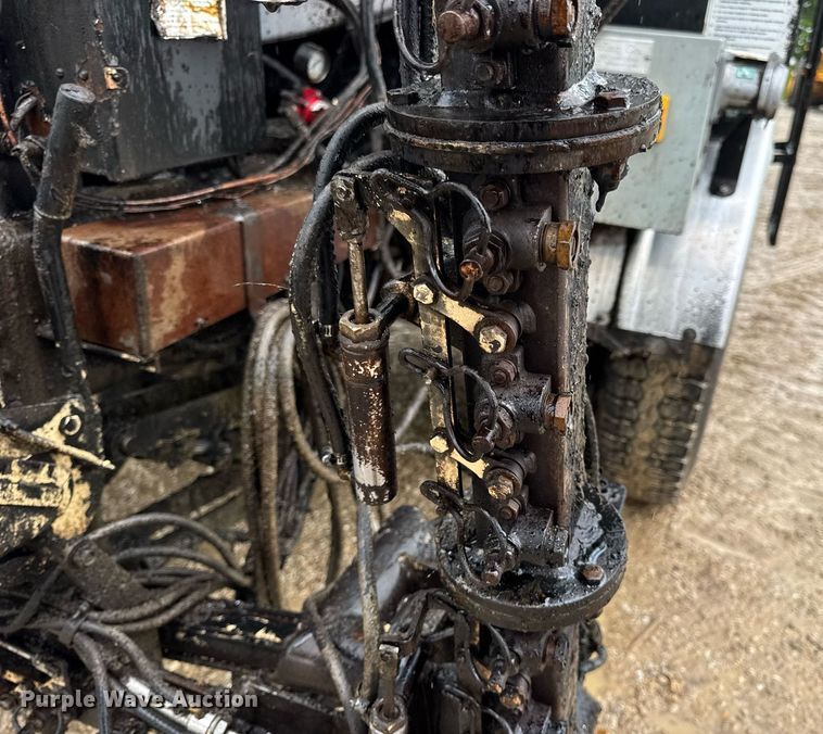 image for item DV4185 2005 Chevrolet C7500 oil distributor truck