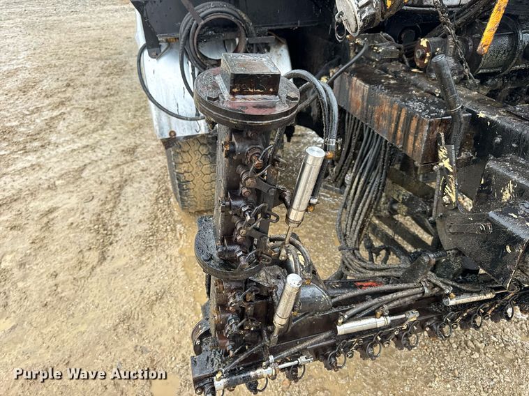 image for item DV4185 2005 Chevrolet C7500 oil distributor truck