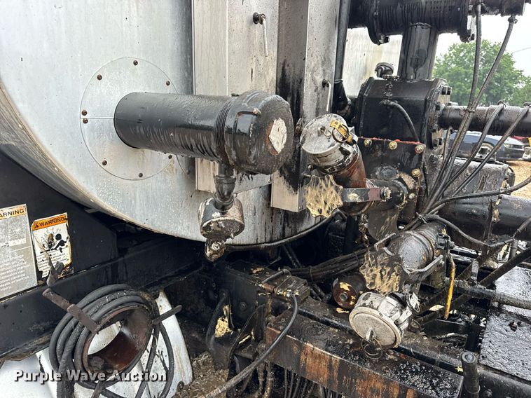 image for item DV4185 2005 Chevrolet C7500 oil distributor truck