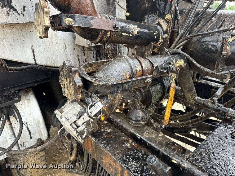 image for item DV4185 2005 Chevrolet C7500 oil distributor truck