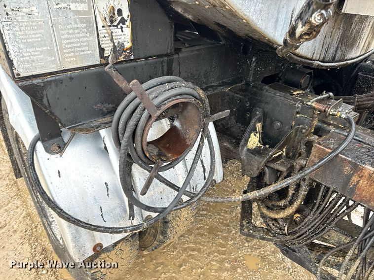 image for item DV4185 2005 Chevrolet C7500 oil distributor truck