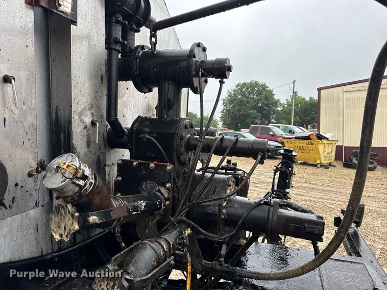 image for item DV4185 2005 Chevrolet C7500 oil distributor truck