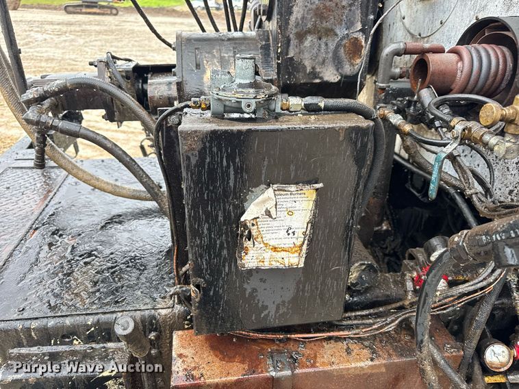 image for item DV4185 2005 Chevrolet C7500 oil distributor truck