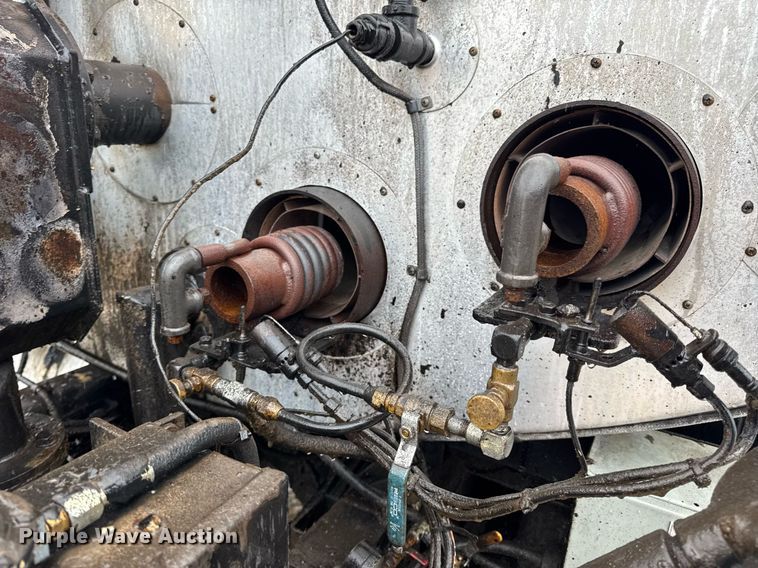 image for item DV4185 2005 Chevrolet C7500 oil distributor truck