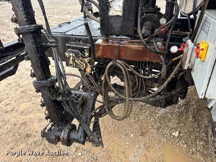 image for item DV4185 2005 Chevrolet C7500 oil distributor truck