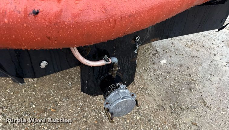 image for item DV4185 2005 Chevrolet C7500 oil distributor truck