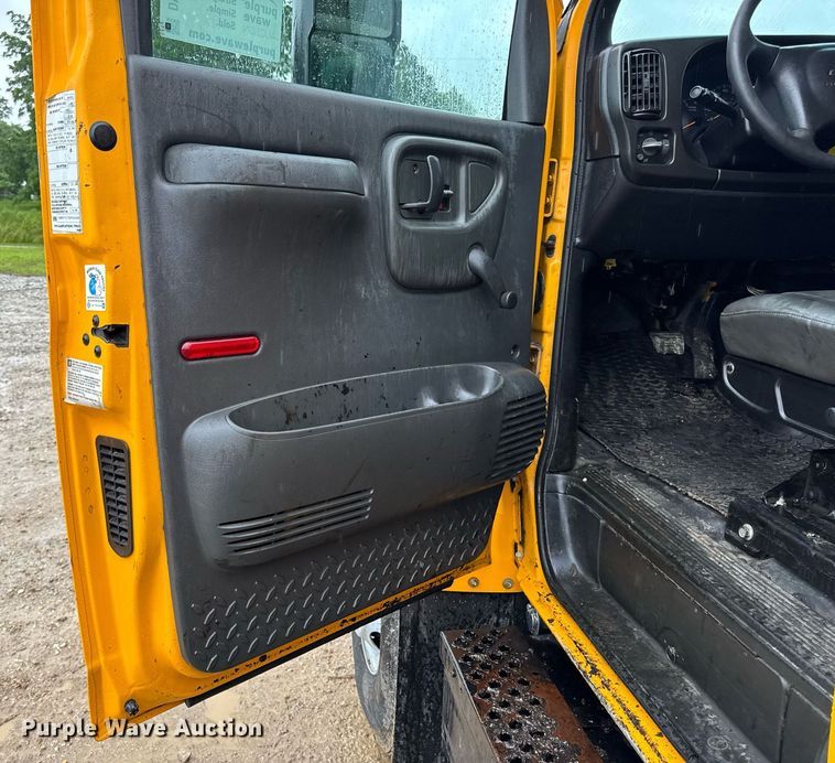 image for item DV4185 2005 Chevrolet C7500 oil distributor truck