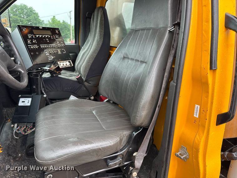 image for item DV4185 2005 Chevrolet C7500 oil distributor truck