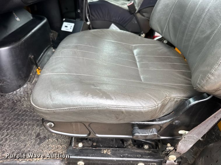 image for item DV4185 2005 Chevrolet C7500 oil distributor truck